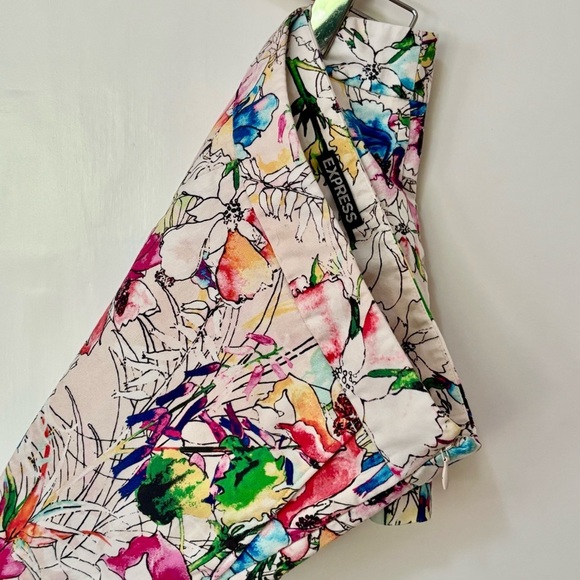Express| Multicolour Floral Dress Shorts Sz 2 - Picture 4 of 5